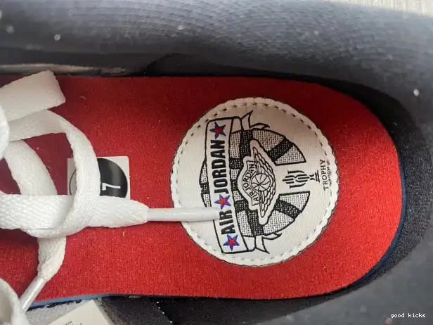 ROOM FN0432-017 'RED TROPHY X JORDAN OG AIR 1 LOW BLACK' 0326